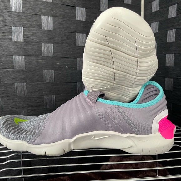 Walking shoes - Picture 2 of 5